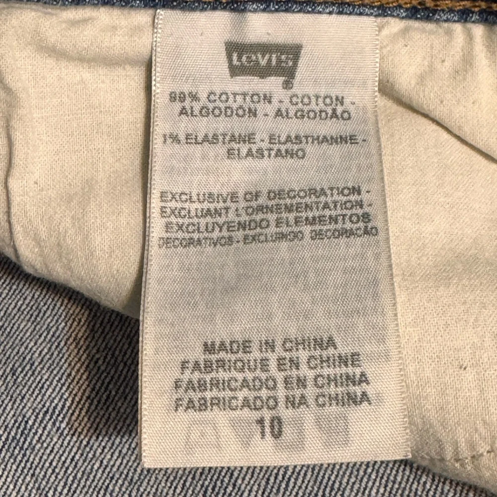 Classic Levi’s Denim Jeans - Picture 4 of 8